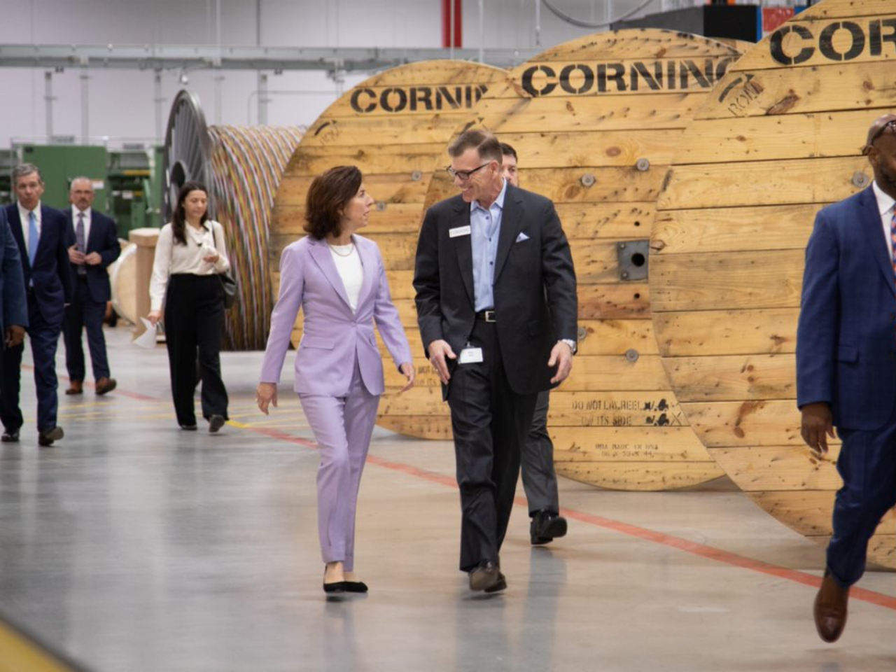 Mike Bell with U.S. Commerce Secretary Gina Raimondo at Corning’s newest optical cable manufacturing facility in Hickory, North Carolina. 